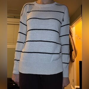 ⭐️BB Dakota white and Black Striped  Sweater size small